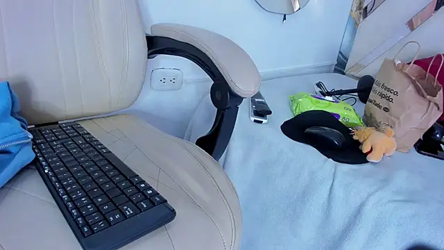 ninaht online show from October 18, 2025, 8:31 pm