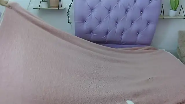 Freyja 01 online show from September 21, 2025, 4:19 pm