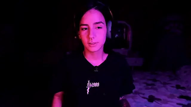 Snapshot of Alice_woodville chatting on November 3, 2025, 5:09 am Alice woodville online show from November 3, 2025, 5:09 am