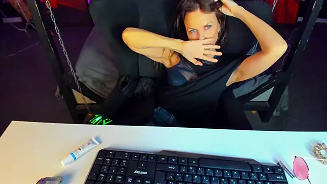 Elizabe th online show from December 16, 2024, 2:15 am