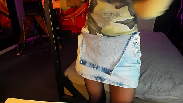 Elizabe th online show from February 17, 2025, 9:19 pm