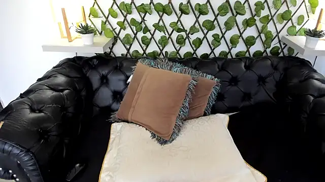 MARGOT WHISPER online show from February 18, 2025, 6:15 pm