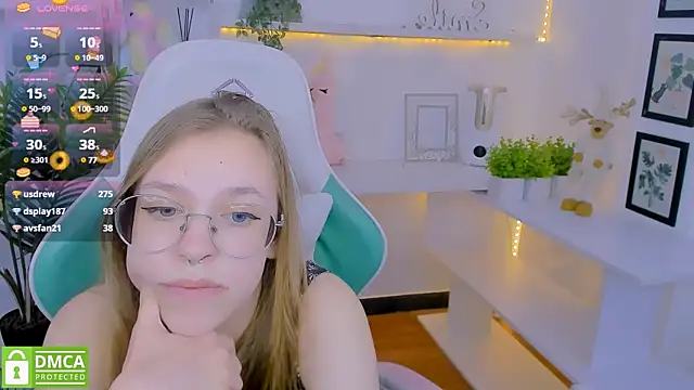 LayriantaVee online show from January 29, 2025, 1:07 pm