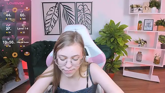 LayriantaVee online show from February 16, 2025, 9:59 am