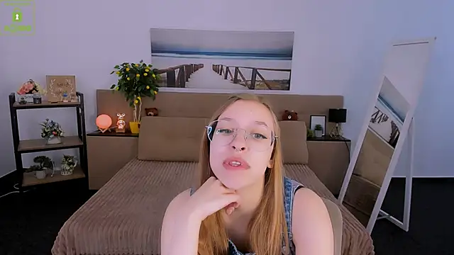 LayriantaVee online show from March 5, 2025, 6:54 am