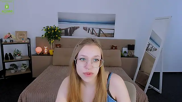 LayriantaVee online show from March 6, 2025, 7:03 am