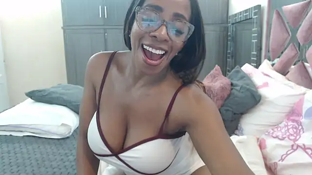 Snapshot of Ginachaudex chatting on July 11, 2026, 1:19 am Ginachaudex online show from July 11, 2026, 1:19 am
