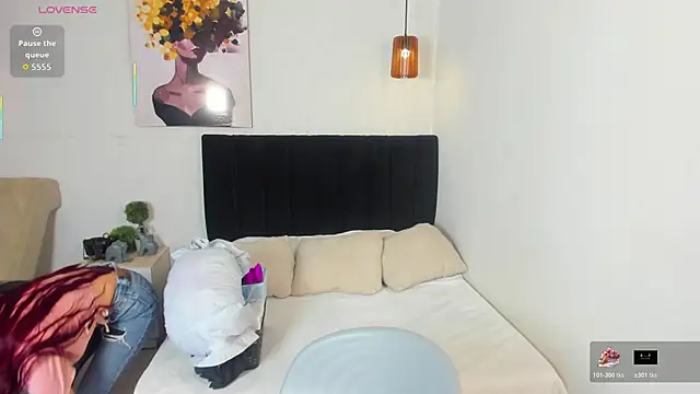 Scarlett  bell online show from October 27, 2025, 1:15 pm