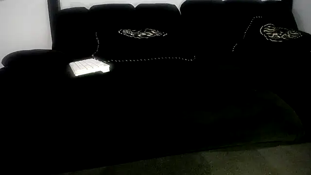 Niquitasparkles online show from November 24, 2025, 3:45 pm