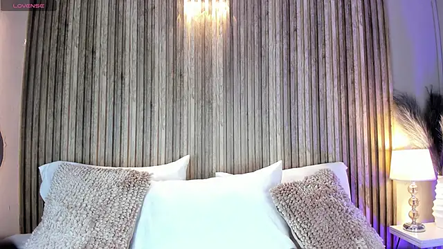 HannaPaola online show from December 16, 2025, 10:37 pm