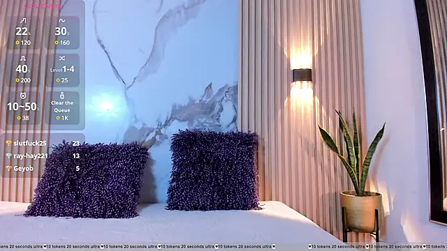 Snapshot of valentina_lux chatting on February 6, 2025, 9:11 am valentina lux online show from February 6, 2025, 9:11 am