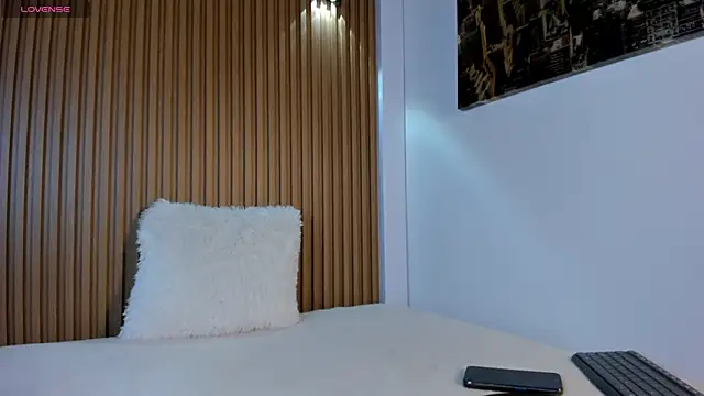 Snapshot of valentina_lux chatting on March 21, 2025, 7:24 pm valentina lux online show from March 21, 2025, 7:24 pm
