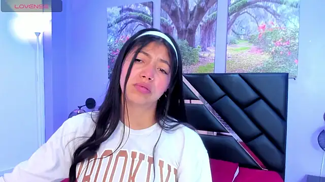 KimberlyVillaLobos online show from September 9, 2025, 11:32 am