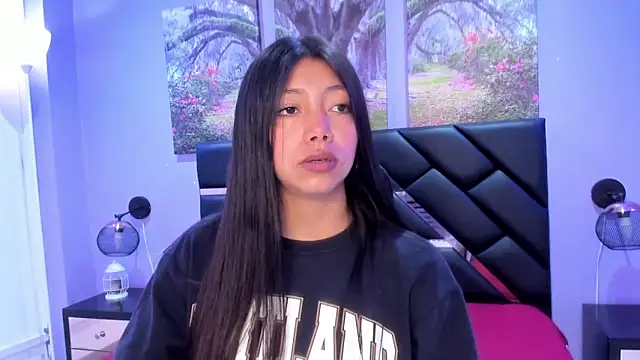 KimberlyVillaLobos online show from November 13, 2025, 11:53 am