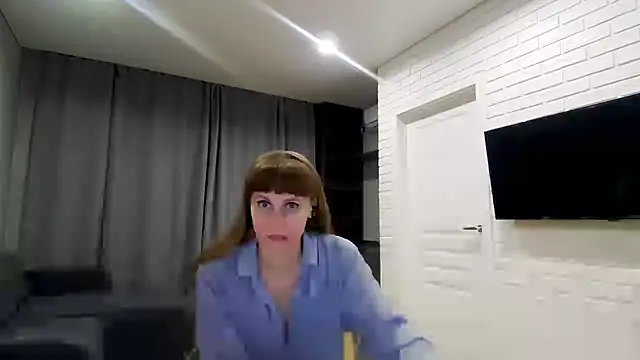 Daniella Lorente online show from May 6, 2026, 9:42 pm