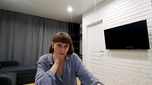Daniella Lorente online show from May 14, 2026, 9:43 pm