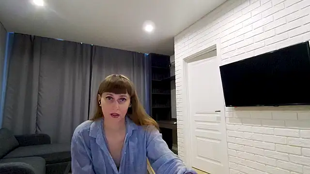 Daniella Lorente online show from May 28, 2026, 4:48 pm