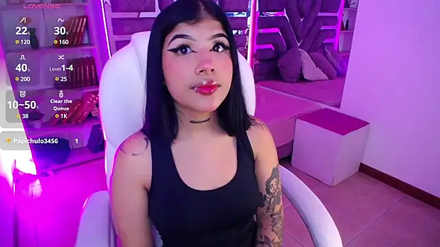 AliceWalker 11 online show from February 3, 2025, 8:13 pm