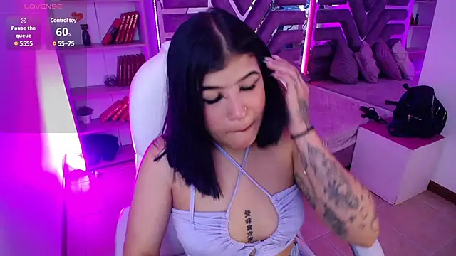 AliceWalker 11 online show from February 4, 2025, 9:41 pm