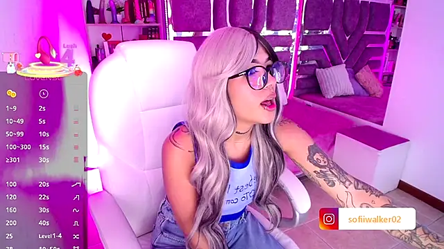 AliceWalker 11 online show from October 9, 2025, 9:02 pm