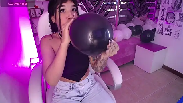 AliceWalker 11 online show from October 17, 2025, 8:11 pm