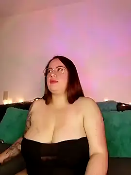 soofy   online show from October 21, 2025, 2:12 am