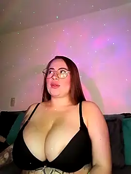 soofy   online show from April 19, 2026, 4:23 am