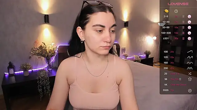 hannacheekss  online show from December 12, 2024, 6:57 am