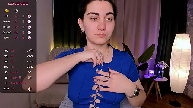 hannacheekss  online show from February 19, 2025, 8:12 am