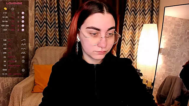 hannacheekss  online show from November 7, 2025, 2:11 am