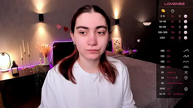 hannacheekss  online show from April 3, 2026, 2:09 am