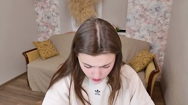 Snapshot of showmeparadise chatting on November 21, 2025, 5:50 am showmeparadise online show from November 21, 2025, 5:50 am