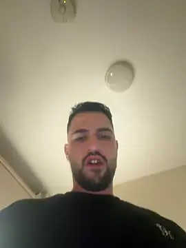 Snapshot of HornyDaddy6inch chatting on March 29, 2026, 12:32 am HornyDaddy6inch online show from March 29, 2026, 12:32 am