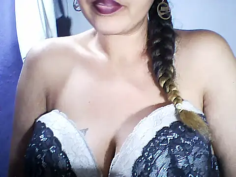 layanah12 online show from October 24, 2025, 6:26 pm