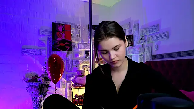 EvaThopson online show from February 13, 2025, 3:24 pm