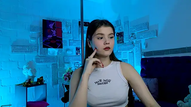 EvaThopson online show from March 10, 2025, 1:21 pm