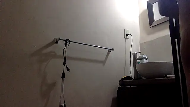 Snapshot of Hxnsovrgon chatting on April 14, 2026, 4:18 am Hxnsovrgon online show from April 14, 2026, 4:18 am