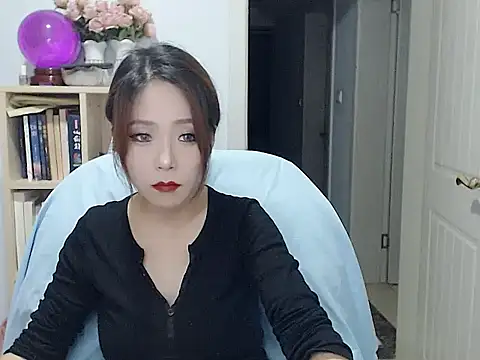 SuSushi728 online show from November 11, 2025, 3:45 pm