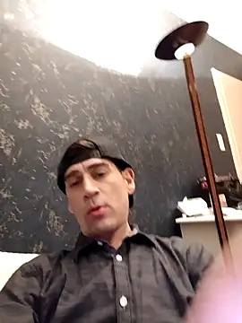 Snapshot of ElyasMatt chatting on January 17, 2025, 8:55 pm ElyasMatt online show from January 17, 2025, 8:55 pm