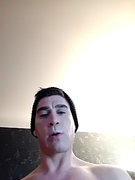 Snapshot of ElyasMatt chatting on March 6, 2025, 12:43 am ElyasMatt online show from March 6, 2025, 12:43 am