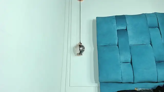 mia  fernandez online show from March 23, 2026, 7:07 pm