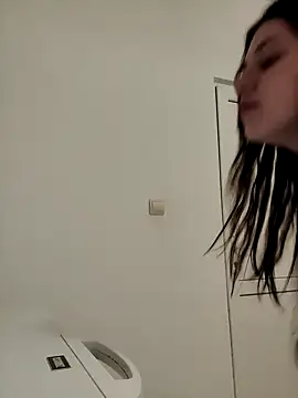 leeya lee online show from February 10, 2025, 7:49 pm