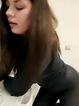 leeya lee online show from March 22, 2025, 12:17 am