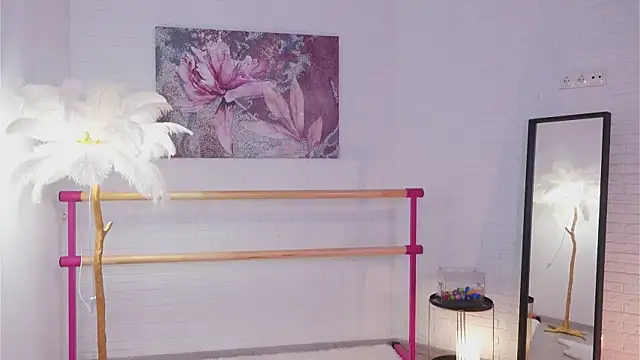 lylylovesyou online show from March 5, 2025, 5:40 am