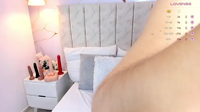 LauraSmith-01 online show from December 20, 2025, 6:59 pm