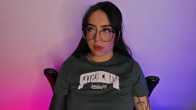 Snapshot of AnnikaMerliahh_ chatting on October 12, 2025, 12:53 am AnnikaMerliahh online show from October 12, 2025, 12:53 am