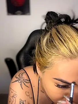 AnnikaMerliahh  online show from November 7, 2025, 9:37 pm