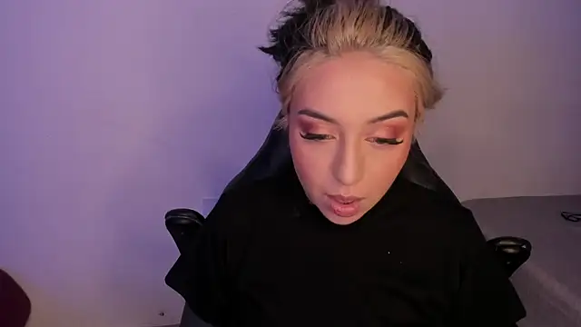 AnnikaMerliahh  online show from November 8, 2025, 9:46 pm