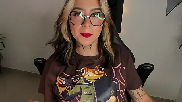 AnnikaMerliahh  online show from February 3, 2026, 1:27 pm