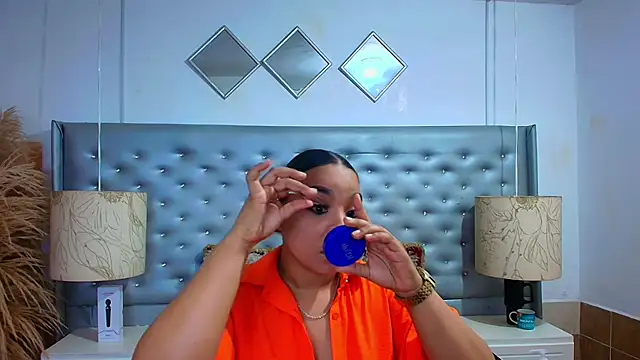 EileenBenzon online show from November 22, 2025, 5:50 am